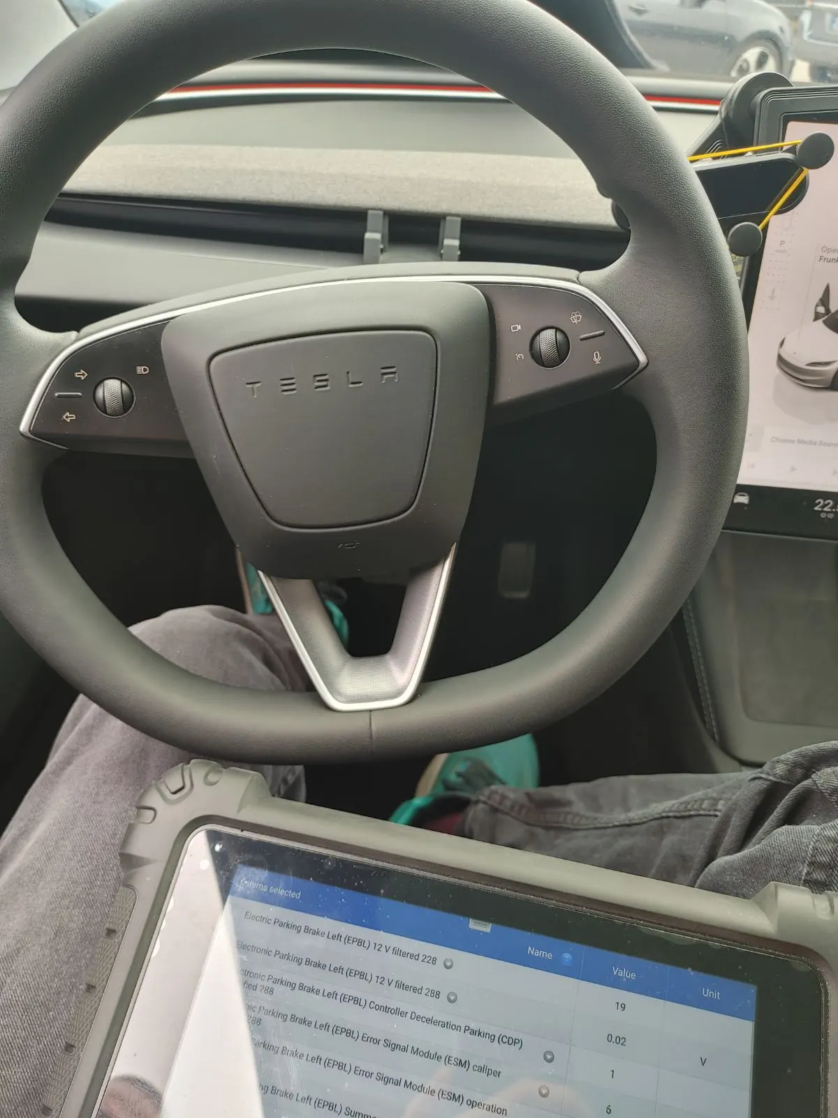 Професионална диагностика на Tesla